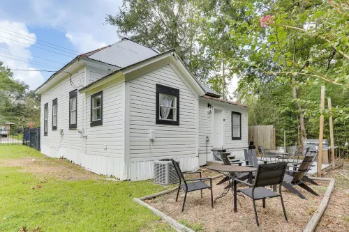 Cozy Livingston House w/ Fenced Yard + Patio! - Parkering