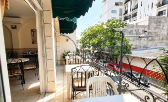 Alexandross Hostel Bnb