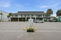 Island House Resort Hotel - Motels