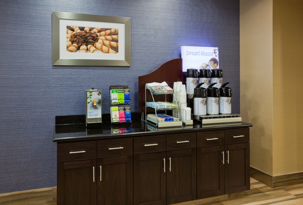 Holiday Inn Express Hotel & Suites Minot South, an Ihg Hotel