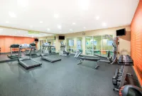 La Quinta Inn & Suites by Wyndham Clinton Historic Route 66 - Gym
