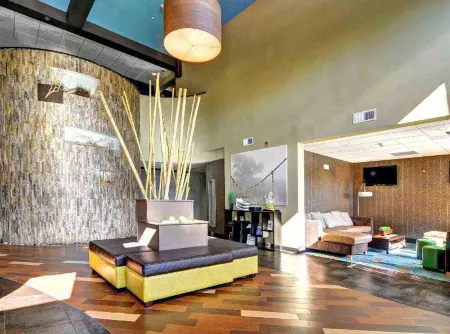 Best Western Plus Riverside Inn & Suites Отели рядом с достопримечательностью «Парк Криксайд»