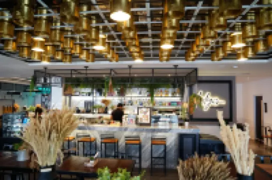 曼谷130號飯店及公寓