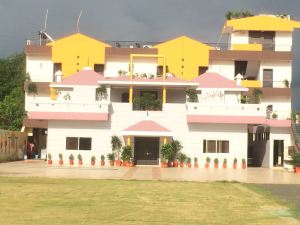 Kanha Vatika and Resort