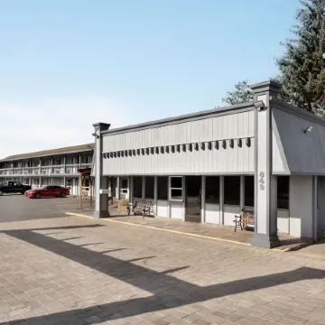 Days Inn by Wyndham Bend