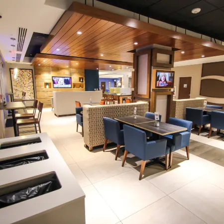 Holiday Inn Express & Suites MIAMI AIRPORT EAST by IHG