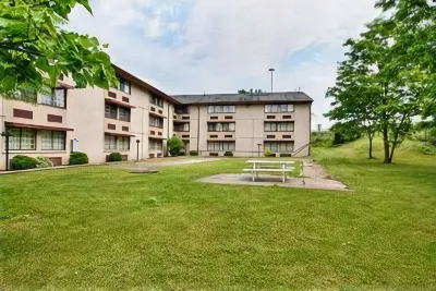 Countryside Inn & Suites