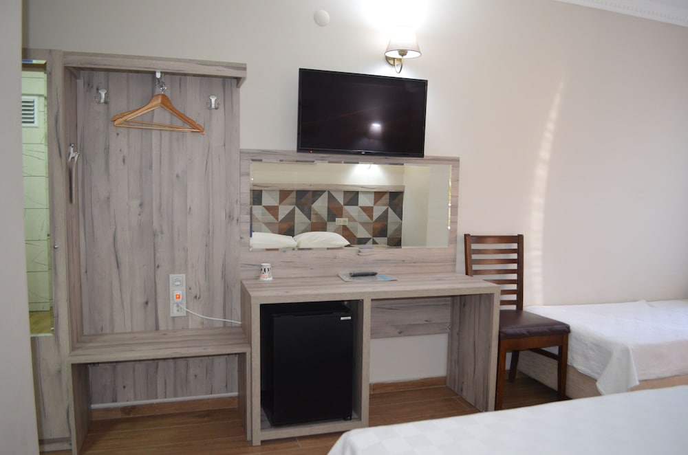 Megas Hotel