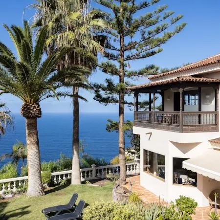 El Refugio Apartments & Villa
