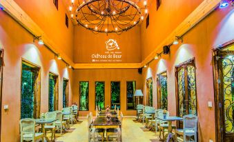 Chateau de Bear Hotel - Housity