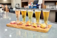 DoubleTree by Hilton Harrisonburg - bar