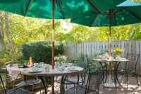Seven Sea Street Inn