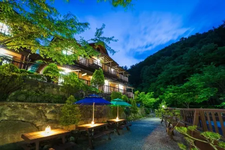 Miryang Byeolmaru Pension Отели в г. Мирян