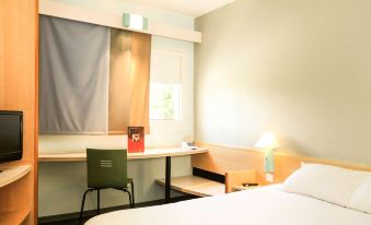 Ibis Orange Centre Échangeur A7 A9