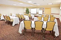 Holiday Inn Express & Suites Chehalis-Centralia Hotels in Centralia