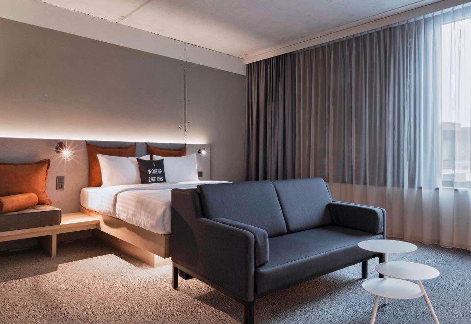 목시 프랑크푸르트 시티 센터의 스타일리시한 바 구역