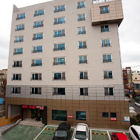 Jeju the Red Hotel Отели рядом с достопримечательностью «Храм Самсонхёль»