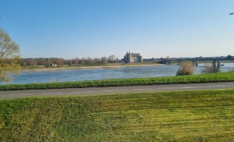 Logis Hotel Sully le Chateau