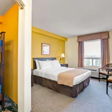 Super 8 by Wyndham Barrie South