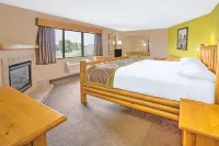 Super 8 by Wyndham Davenport - Bãi đậu xe