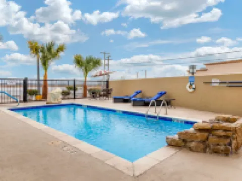 Comfort Inn & Suites Lakeside Hoteles en Eagle Pass