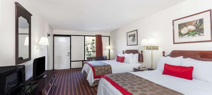 Travelodge by Wyndham Clarksville Hotels in Clarksville