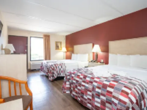 เรดรูฟ อินน์แอนด์สวีทส์ พิเจียนฟอร์จ - พาร์คเวย์ โรงแรมในพีเจียนฟอร์จ