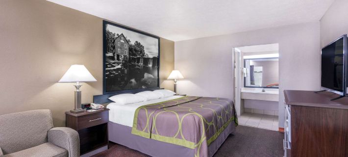 Super 8 by Wyndham Locust Grove Hotels in Henry County