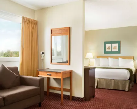 Travelodge by Wyndham（Travelodge 萊斯布里奇） 萊斯布里奇酒店