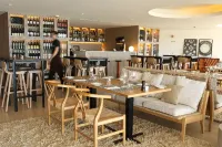 Memmo Baleeira - Design Hotels - bar