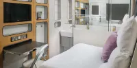 Yotelair Amsterdam Schiphol Transit Hotel Отели рядом со станцией Станция аэропорта Шипхол