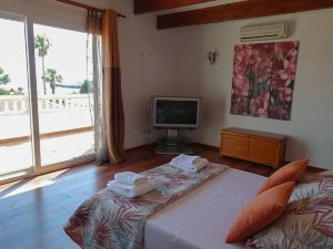 Villa Rasen Large Private Pool Walk to Beach Sea Views A C Wifi - 3398