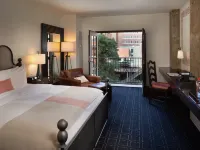 Hotel Valencia Riverwalk Hoteles cerca de Universidad Trinity