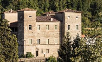 Castello di Pontebosio Luxury Resort - Housity