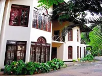 Tree Breeze Inn