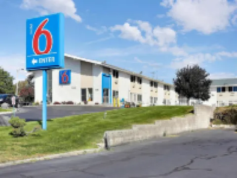 Econo Lodge Hotel di 