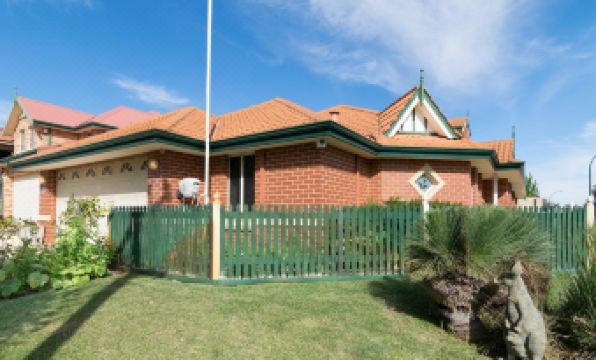 Ascot on Swan Bed & Breakfast - Housity