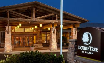 "a large wooden building with a sign that reads "" doubletree by hilton "" prominently displayed on the front" at DoubleTree by Hilton Hotel Libertyville - Mundelein
