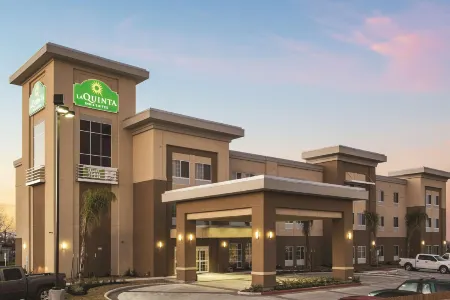 La Quinta Inn & Suites by Wyndham Gonzales TX Отели в г. Гонзалес