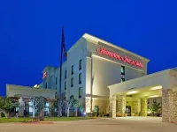 Hampton Inn & Suites Dallas-DFW Arpt W-SH 183 Hurst فنادق في Hurst