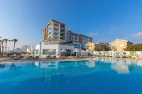 Leonardo Crystal Cove Hotel & Spa – Adults Only - en bord de mer