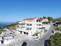 Apartments Villa Dadić Hotels in Rožat