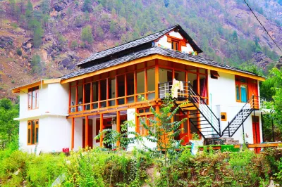 Moksha Woodhouse Hotel di Kullu