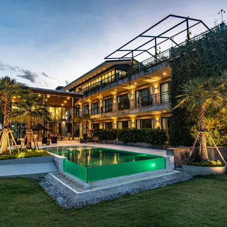 The River Palm Resort