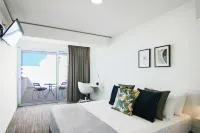 Phaedrus Living: Luxury Suite Nicosia 502 Các khách sạn gần GSP Stadium