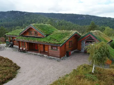 Kakebu Hotels near Treungen station