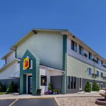 Super 8 by Wyndham Kansas City at Barry Road/Airport
