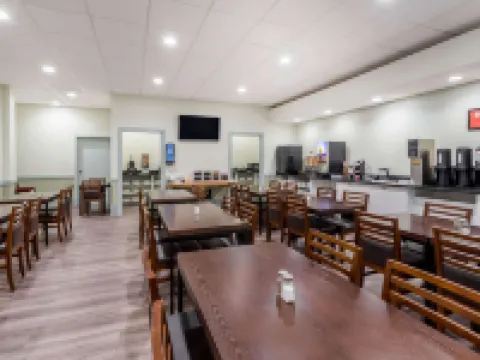 欣頓温德姆華美達酒店 欣頓酒店