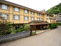 Suzukiya Ryokan - parking