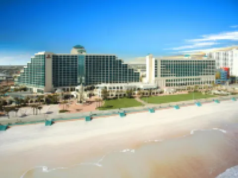 希爾頓代託納比奇海濱度假村 鄰近Daytona Beach Marina的酒店